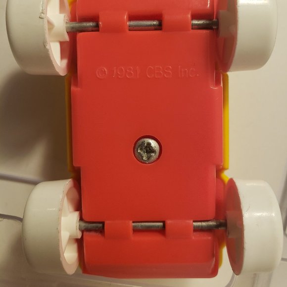 1981 CBS INC. YELLOW and RED CAR WHITE WHEELS - SESAME STREET TOY - TRUE VINTAGE - Picture 9 of 11
